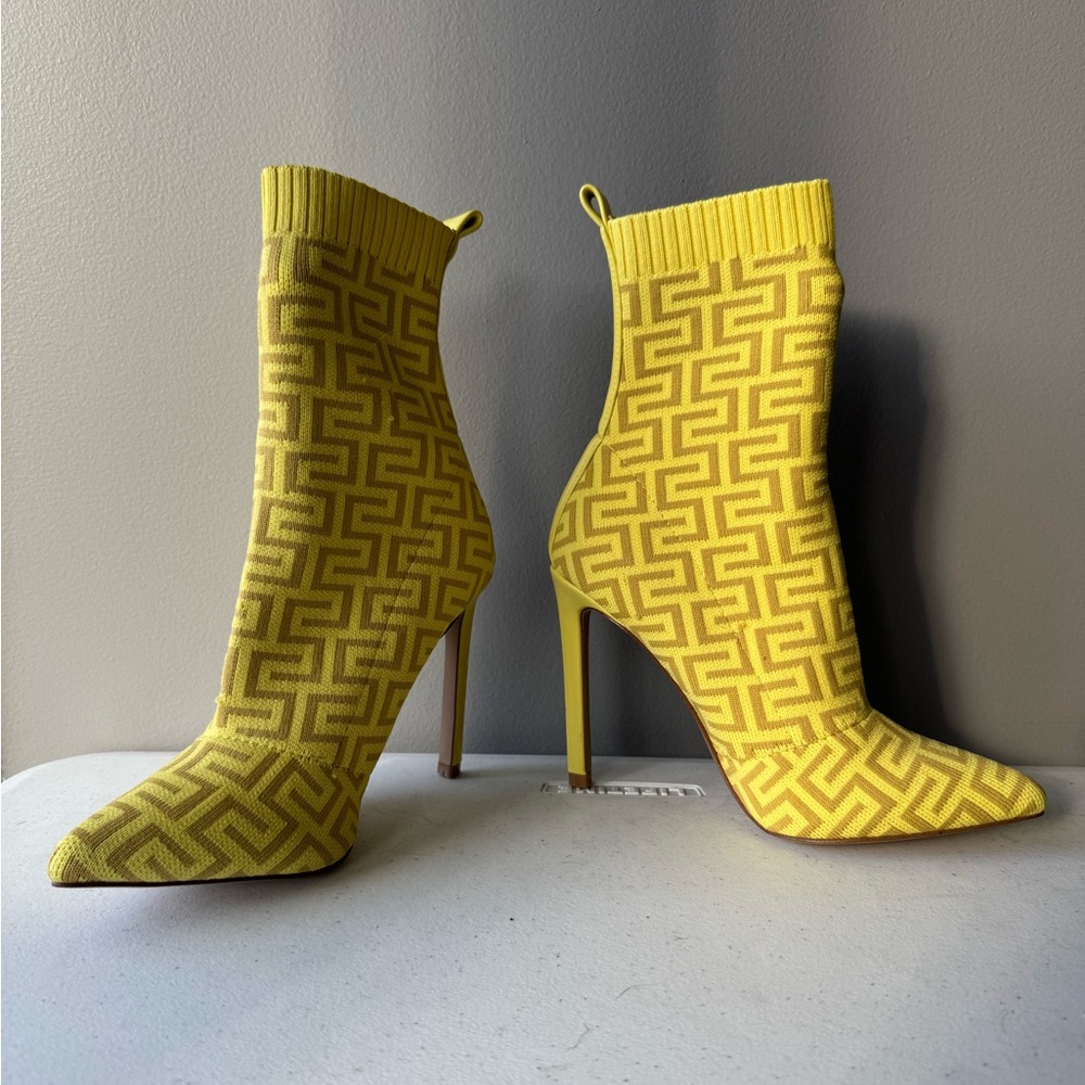 Steve Madden Yellow Patterned Women's Ankle Boots Sz 6